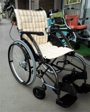 お店で展示している車いす（クッション等） 車椅子通販販売